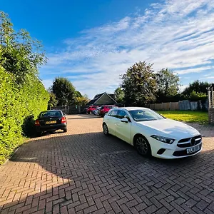 Acorn Gatwick & Parking Hotel